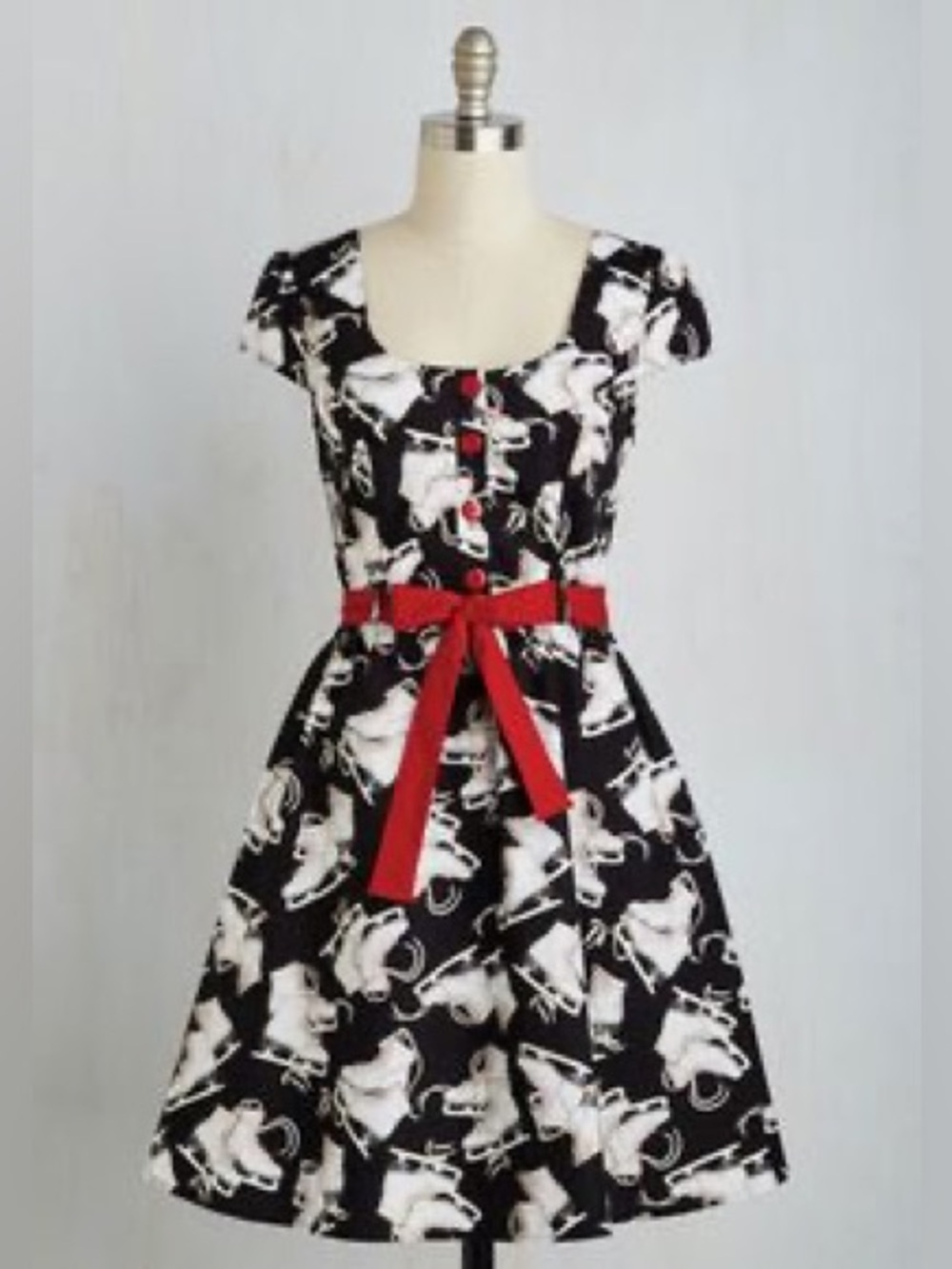 Retrolicious ice skate novelty dress size m